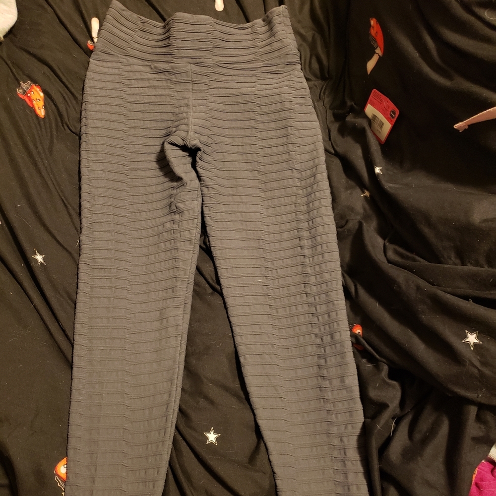 Grey leggings with the butt scrunch